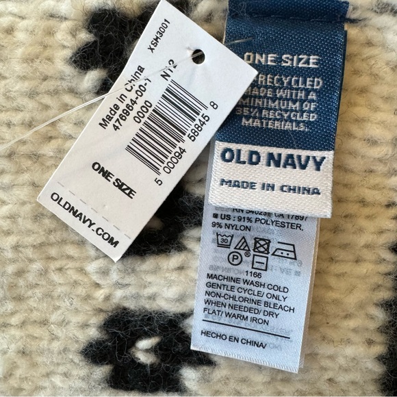 Old Navy • Classic Fair Isle Black and White Knit Scarf - Picture 7 of 7